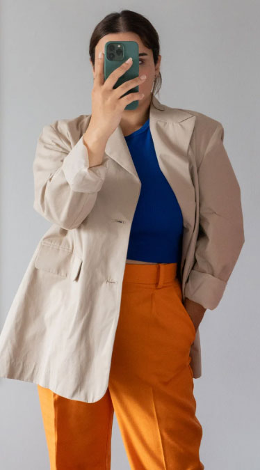 An Image Consultant Explanation: Why Clothes Look Amazing in the Dressing Room at the Store and Terrible at Home