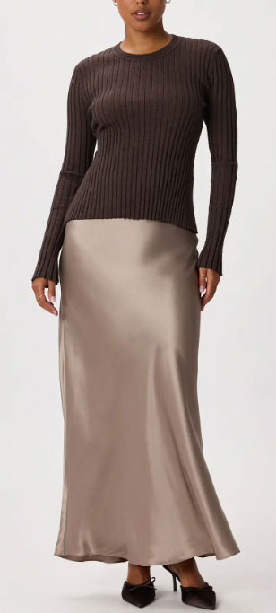 Create Effortless Thanksgiving Outfits: Brown Sweater