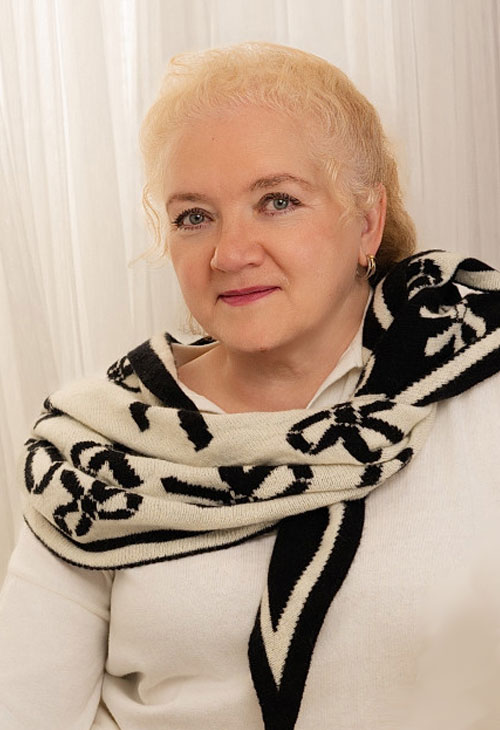 Personal stylist Yana Anders at Style Fix Studio