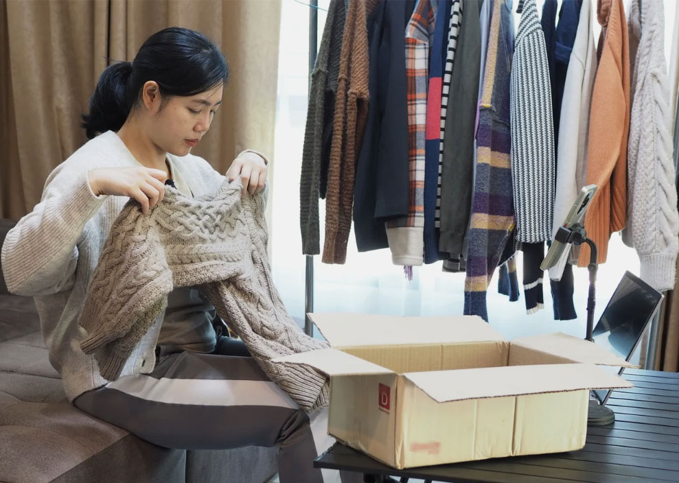 Professional Online Styling Vs. the Subscription Box