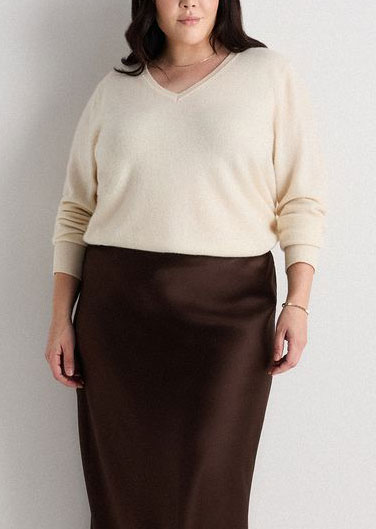 The Best Fabrics for Your Body Type: Apple Shape Body