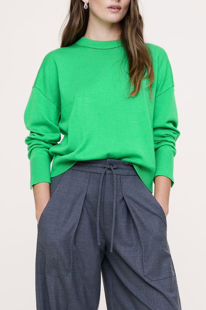 What to Wear with Green: Gray